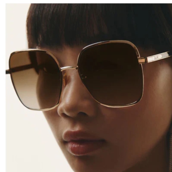 NEW! Quay 5th Avenue Square Ave golden Brown Sunglasses